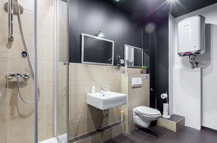 Appartement für acht Erwachsene und zwei Kinder