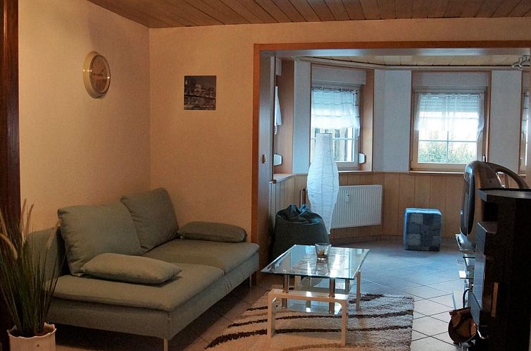 Appartement Geräumige Ferienwohnung im Untergeschoss