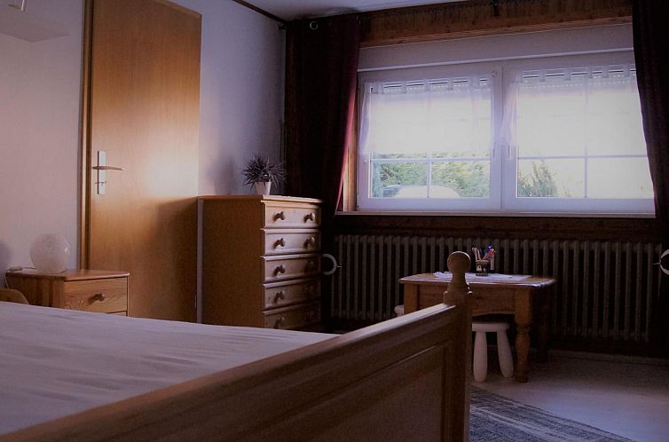 Appartement Geräumige Ferienwohnung im Untergeschoss