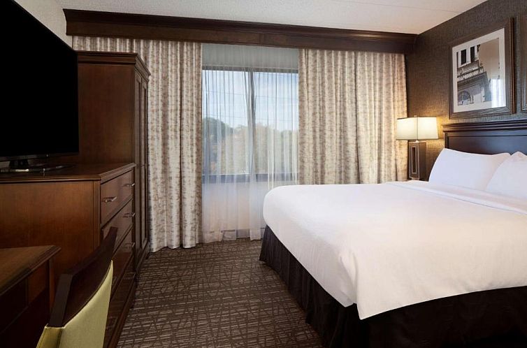 Embassy Suites by Hilton Philadelphia Airport