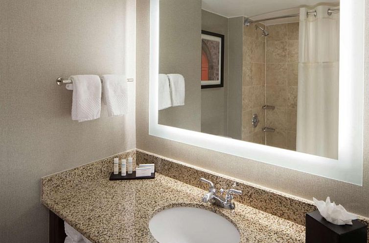 Embassy Suites by Hilton Philadelphia Airport