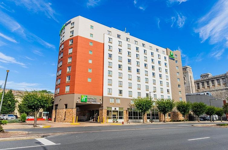 Holiday Inn Express Philadelphia Penn's Landing, an IHG Hote