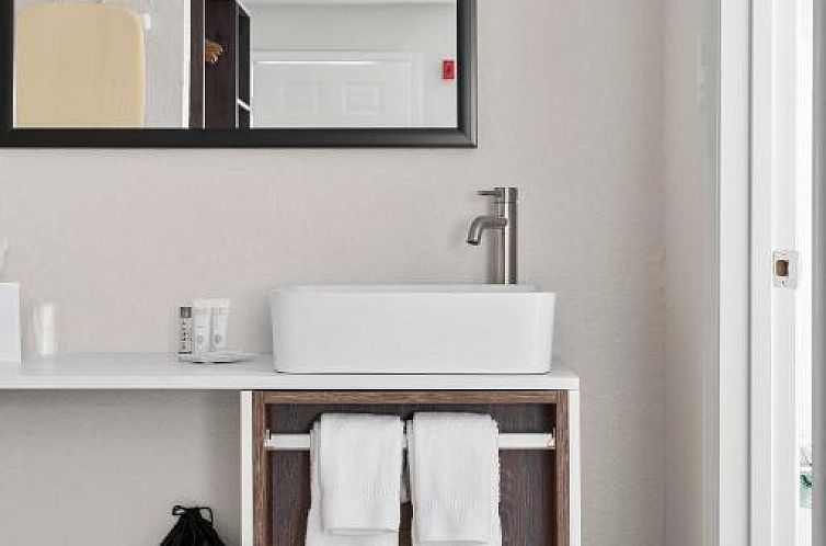 Magic Castle Inn & Suites Motel