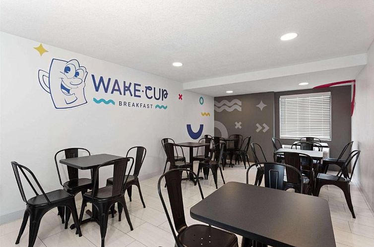 Magic Castle Inn & Suites Motel