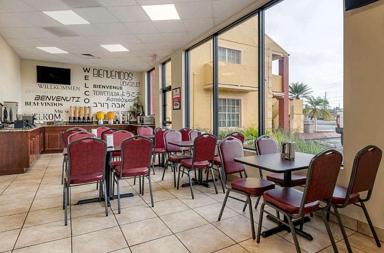 Econo Lodge Inn & Suites Maingate Central
