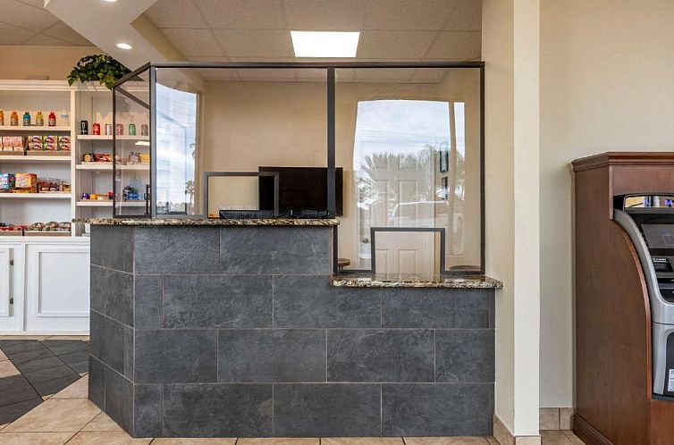 Econo Lodge Inn & Suites Maingate Central