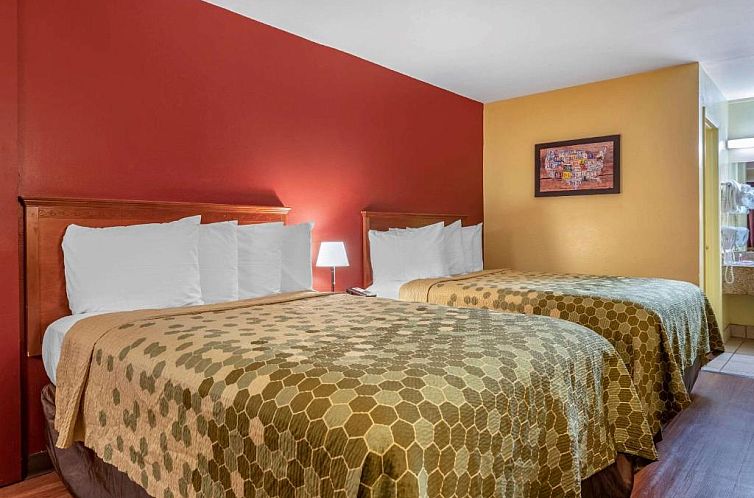 Econo Lodge Inn & Suites Maingate Central