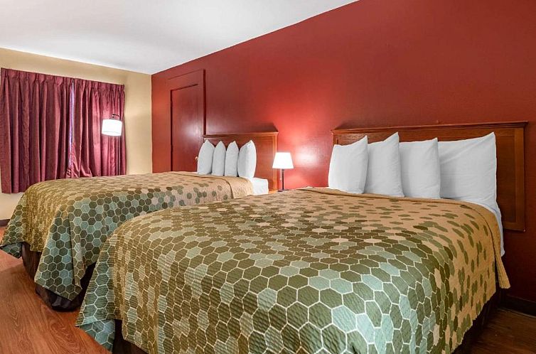 Econo Lodge Inn & Suites Maingate Central