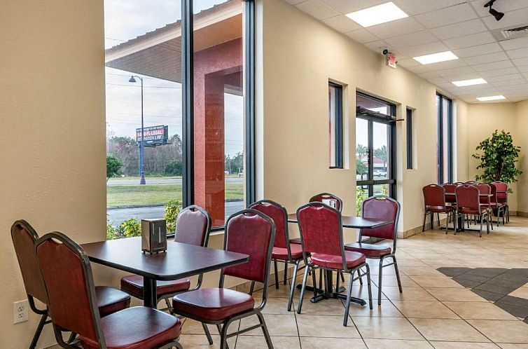 Econo Lodge Inn & Suites Maingate Central