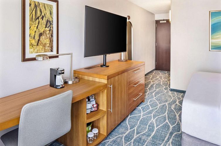 Hyatt Place Waikiki Beach