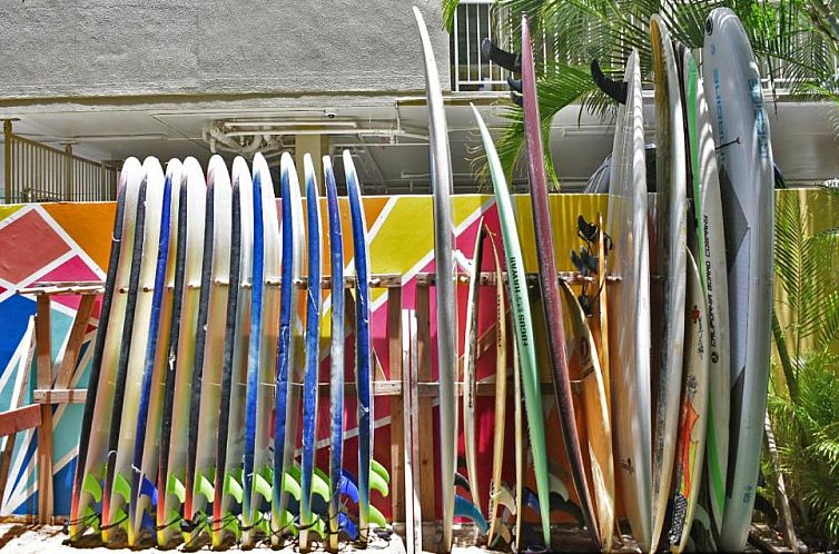 Polynesian Hostel Beach Club