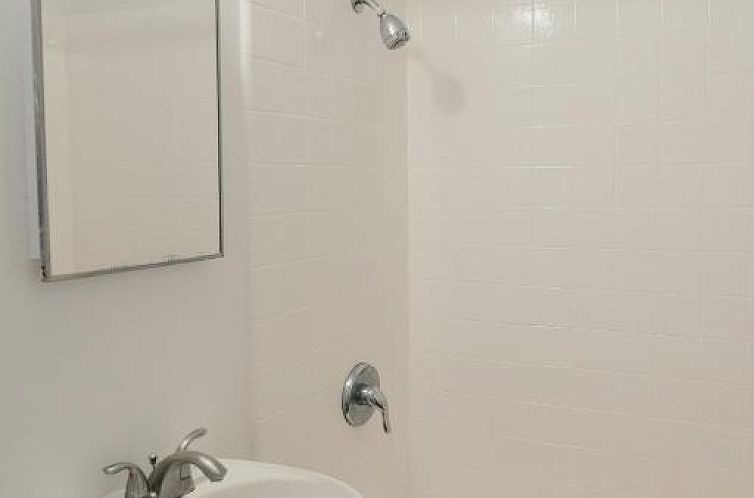 Polynesian Hostel Beach Club