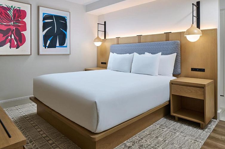 Hyatt Regency Waikiki Beach Resort & Spa