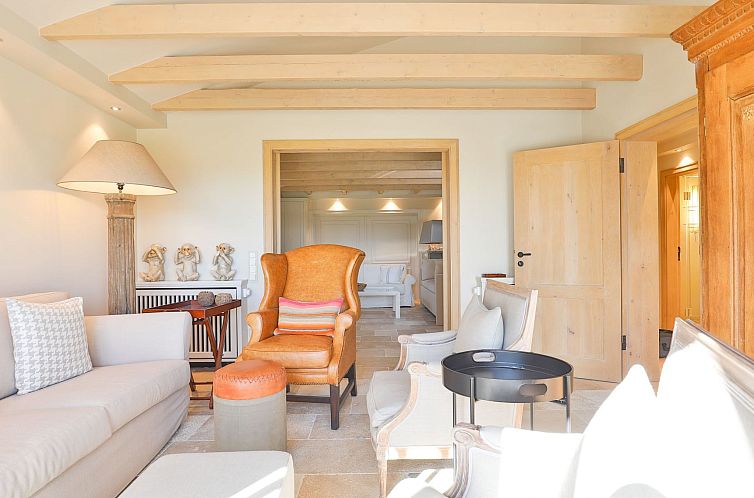 Vakantiehuis in Großmorsum mit Terrasse und Grill