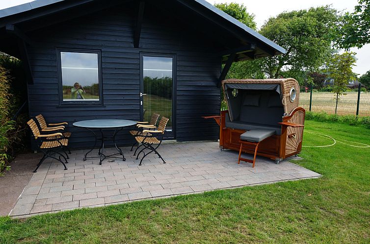 Vakantiehuis in Großmorsum mit Terrasse und Grill