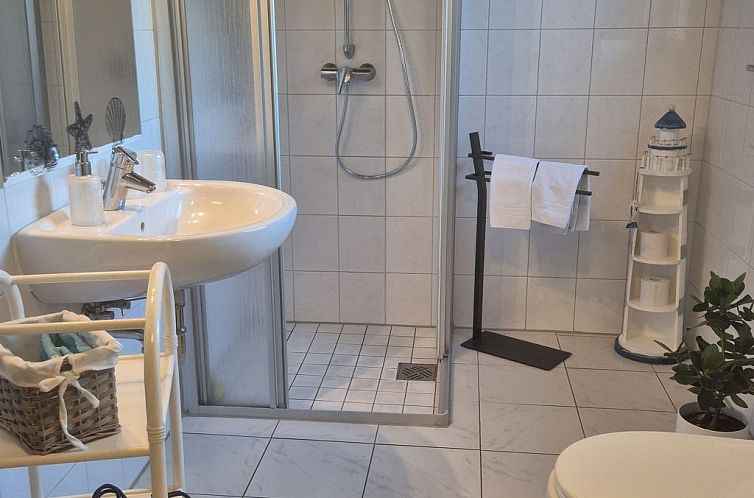 Vakantiehuis mit Wintergarten und Garten am Deich