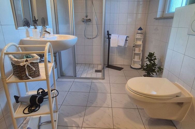 Vakantiehuis mit Wintergarten und Garten am Deich