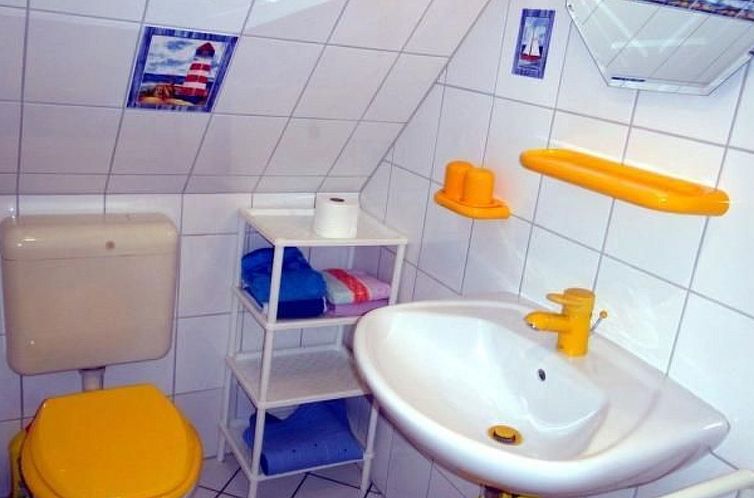 Appartement Wohnung in einem reetgedeckten Friesenhaus aus d
