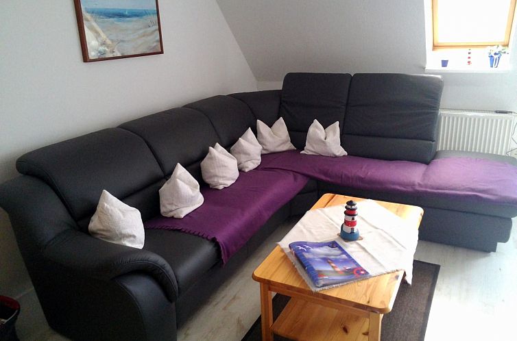 Appartement Moderne Ferienwohnung mit Balkon in Strandnähe
