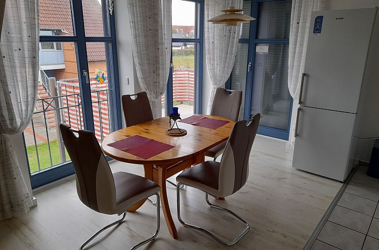 Appartement Moderne Ferienwohnung mit Balkon in Strandnähe