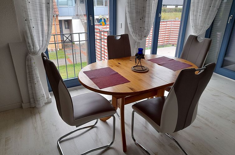 Appartement Moderne Ferienwohnung mit Balkon in Strandnähe