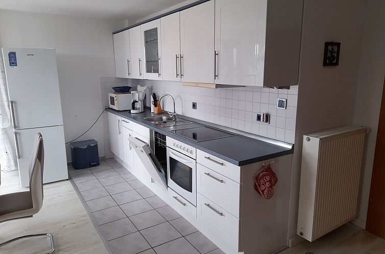 Appartement Moderne Ferienwohnung mit Balkon in Strandnähe