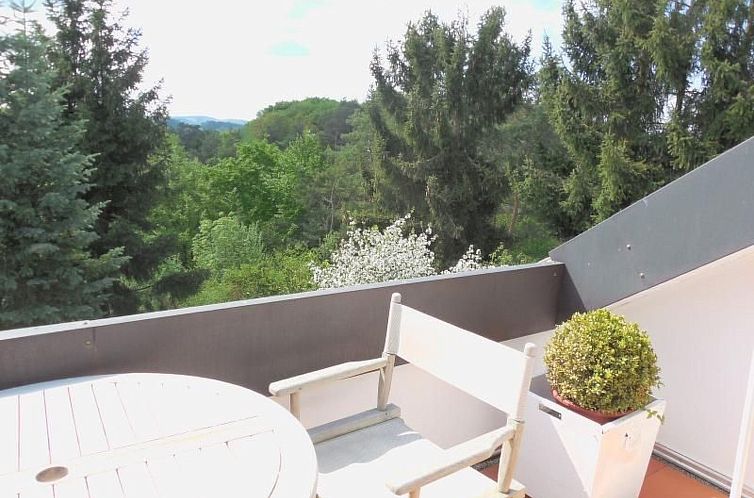 Appartement Exklusive Ferienwohnung mit Loggia am Waldrand