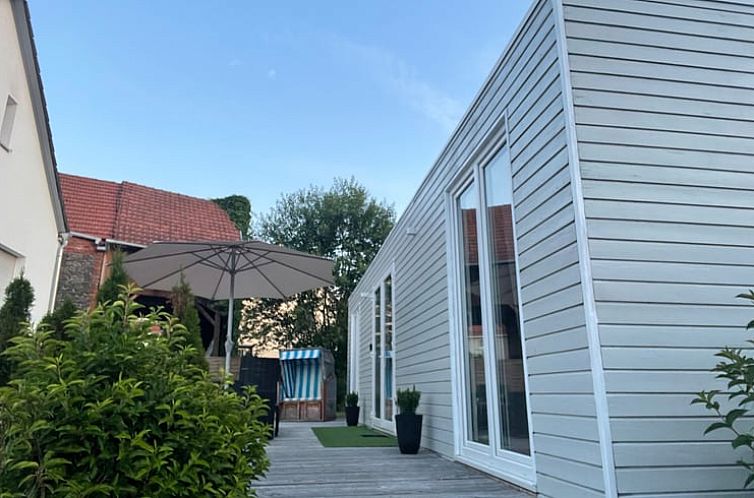 Entspannen Sie sich auf der Terrasse des Ferienhauses in Alsfeld, das im malerischen Hessen liegt, umgeben von der Natur.