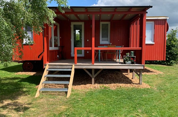 Das Ferienhaus in Jesberg bietet eine einladende Terrasse zur Entspannung in der hessischen Natur, Deutschland.