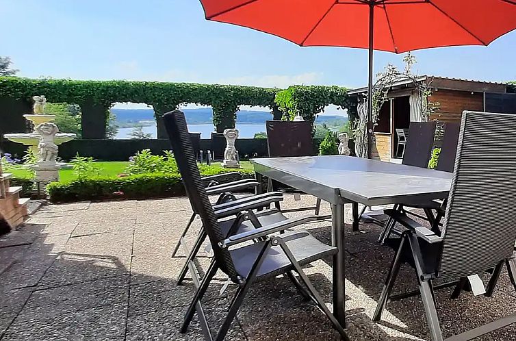 Vakantiehuis met uitzicht op het meer, sauna, biljart