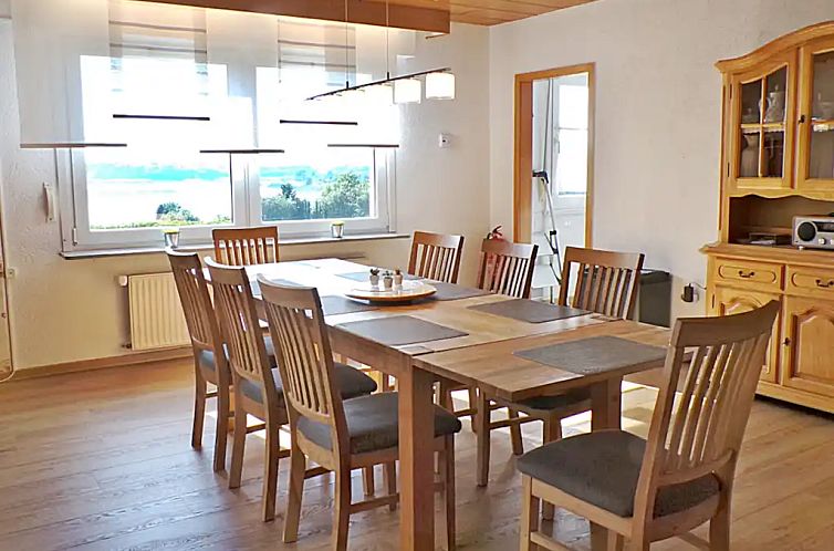 Vakantiehuis met uitzicht op het meer, sauna, biljart