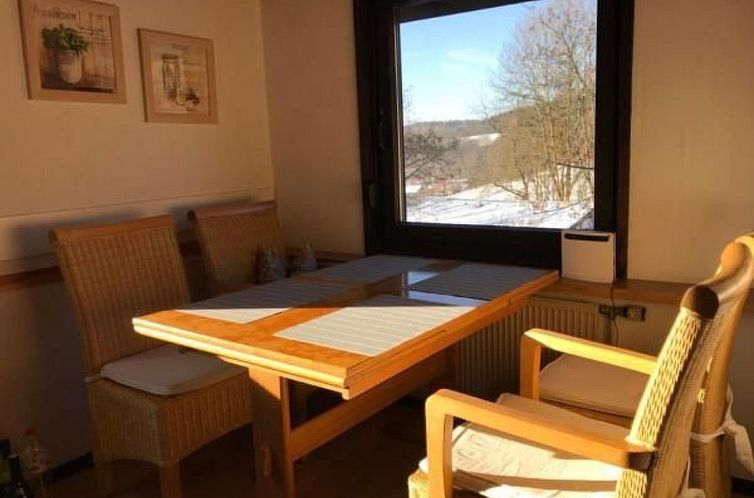 Vakantiehuis in Machtlos mit Terrasse und Waldblick