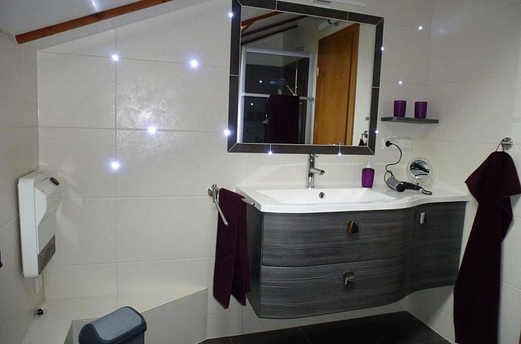 Vakantiehuis Modernes Ferienhaus unweit eines schönen Bades