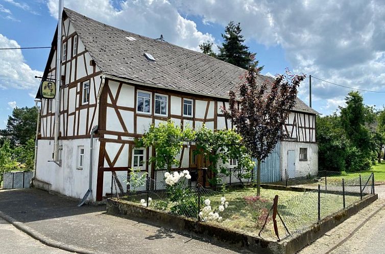 Authentiek vakwerk vakantiehuis Kaiser in Forst, Hunsruck, biedt een charmante verblijfservaring in de Eifel/Moezel-streek.