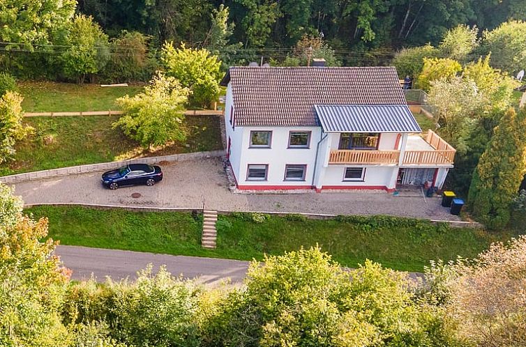 Gezellig Vakantiehuisje in Dahlem-Kronenburg, Duitsland, met ruime tuin en prachtig uitzicht op de omliggende natuur.