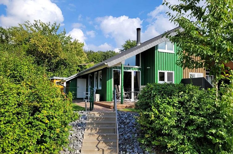 Geniessen Sie die Ruhe im Cottage in Extertal, einem idyllischen Ferienhaus in der gruenen Umgebung Nordrhein-Westfalens.
