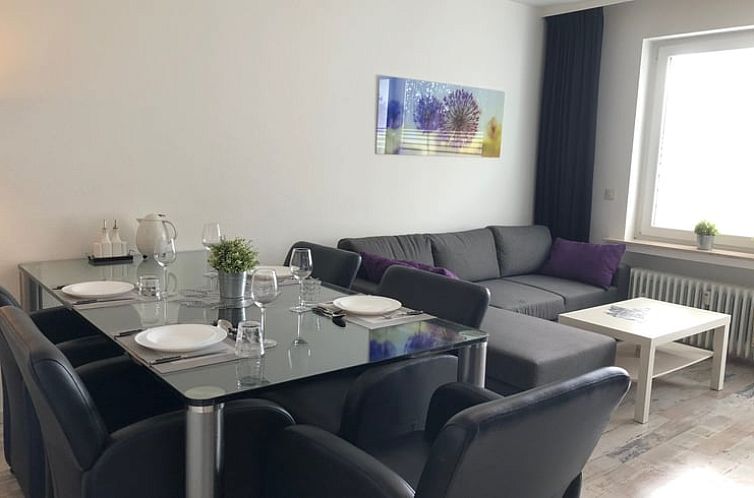 Stijlvolle eet- en zithoek in Vakantiehuisje in Winterberg-Altastenberg, ideaal voor een comfortabele vakantie in Sauerland, Duitsland.