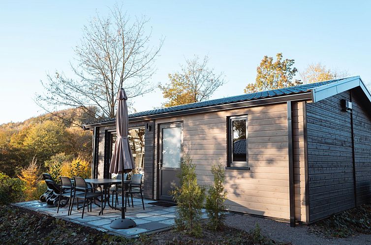 Terrasse im Ferienhaus Velthorst, Attendorn, Sauerland inmitten einer herbstlichen Landschaft