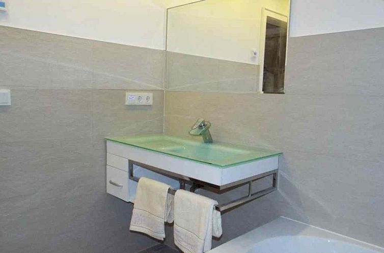 DS012