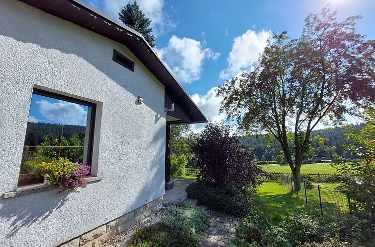 Vakantiehuis Am Wald gelegenes Ferienhaus "Wolf" mit Kamin