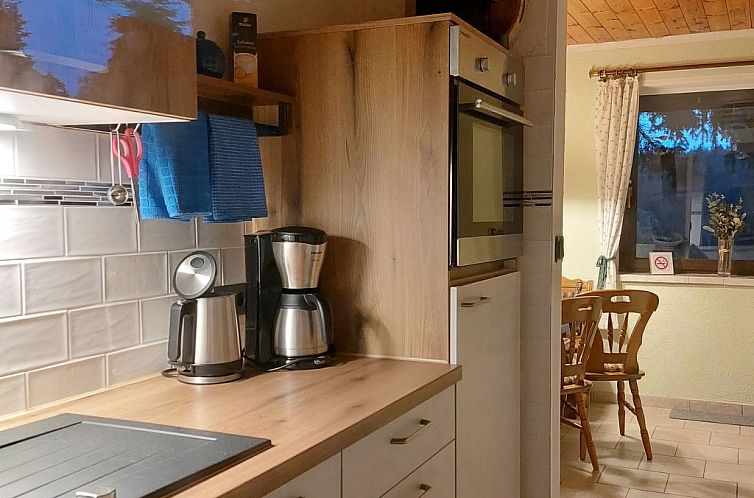 Vakantiehuis Am Wald gelegenes Ferienhaus "Wolf" mit Kamin