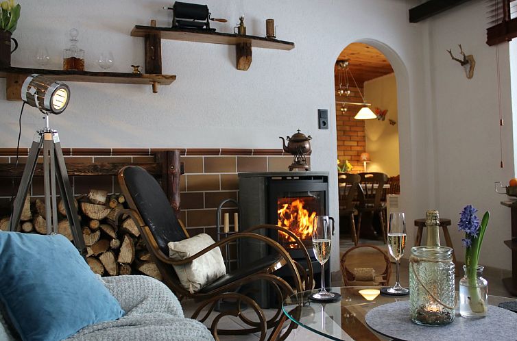 Vakantiehuis Am Wald gelegenes Ferienhaus "Wolf" mit Kamin