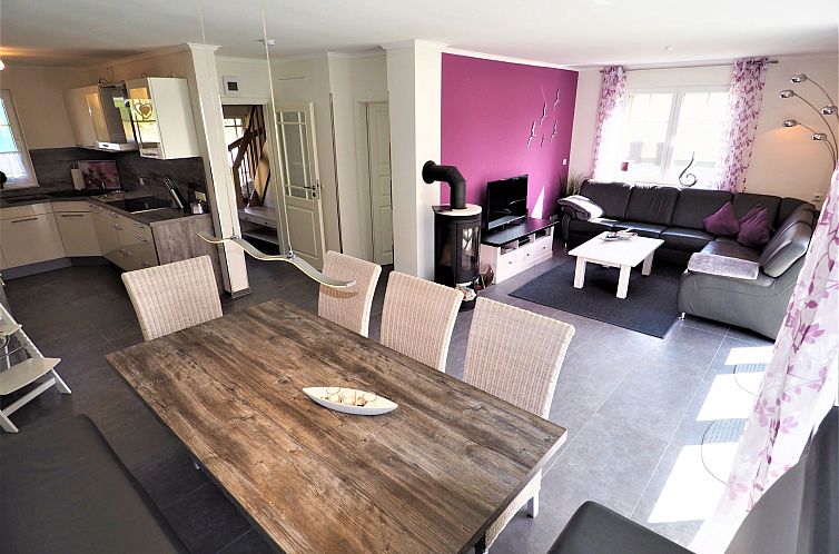 Vakantiehuis Traumhafte Reetdach-Doppelhaushälfte mit Garte