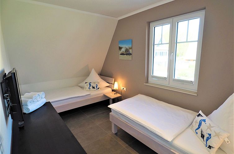 Vakantiehuis Traumhafte Reetdach-Doppelhaushälfte mit Garte