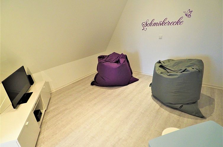 Vakantiehuis Traumhafte Reetdach-Doppelhaushälfte mit Garte