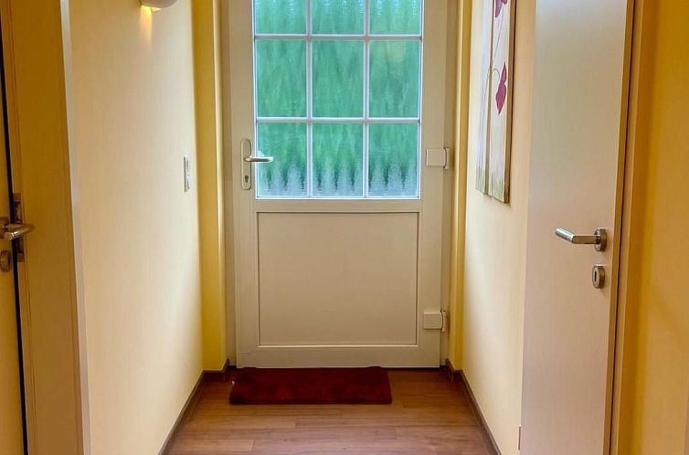 Vakantiehuis in Wischuer mit Terrasse, Grill und Garten