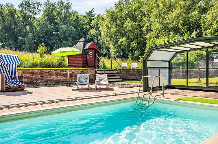 Vakantiehuis Geräumige Ferienvilla Jenny am Strand mit Pool