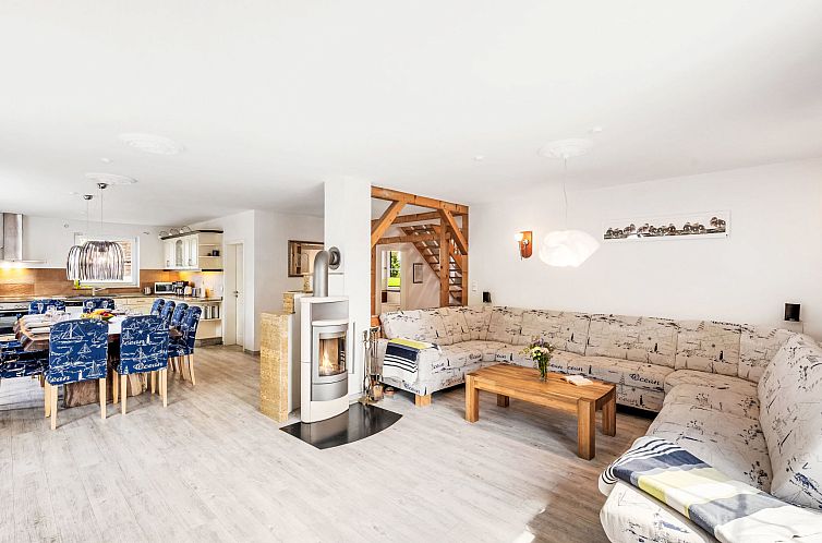 Vakantiehuis Geräumige Ferienvilla Jenny am Strand mit Pool