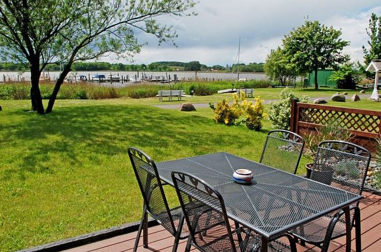 Appartement Ferienbungalow mit Terrasse und Seeblick in Sell