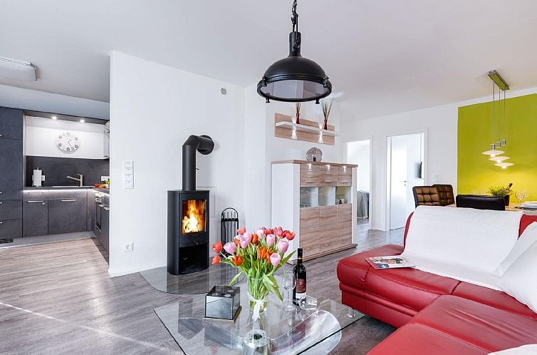 Guest house 03033505 - Apartment Baltic Sea - Appartement Fewo Kapitän James Cook, E-Ladesäule, Wasserbe